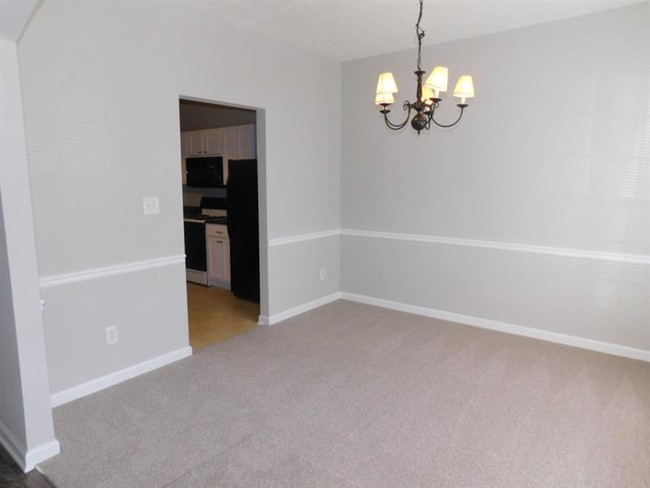 Building Photo - 653 Kenridge Dr