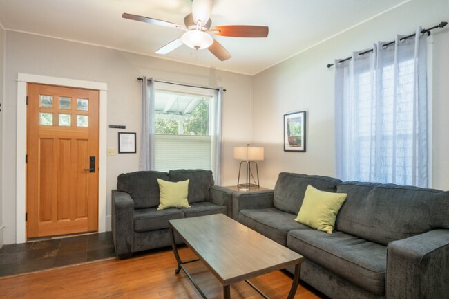 Foto del edificio - 1015 Poplar St