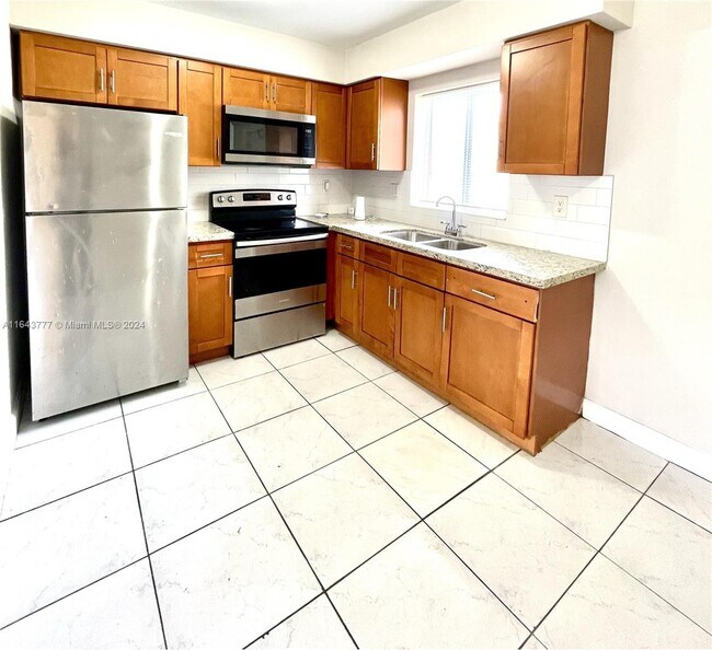 Foto del edificio - 7561 Venetian St