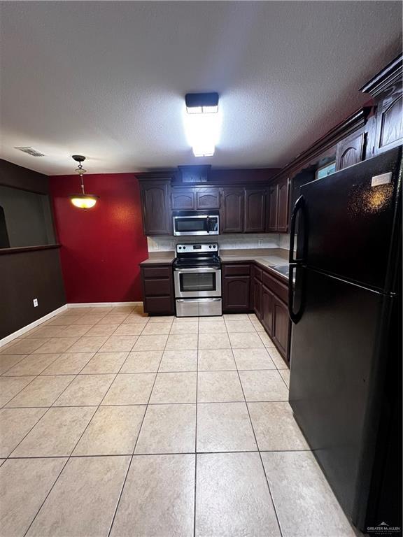 Building Photo - 906 Gonzalez Dr