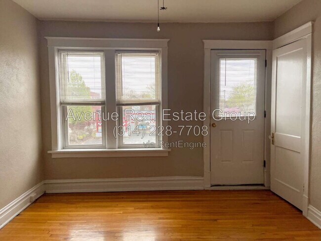 Foto del edificio - 5067 Chippewa St