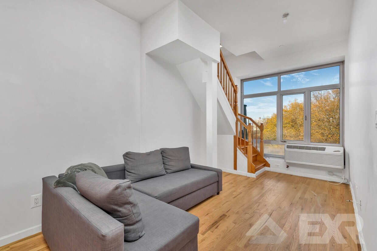 Foto principal - 976 Myrtle Ave