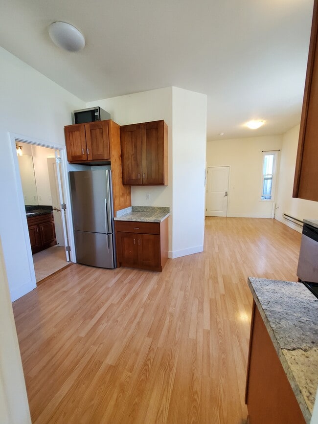 Kitchen/Foyer - 1369 Rhode Island St