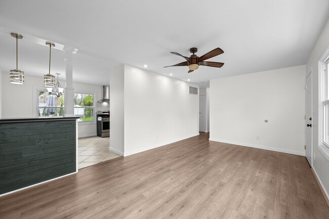 Building Photo - 933 34th Ave