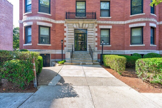 Foto del edificio - 1064 Beacon St