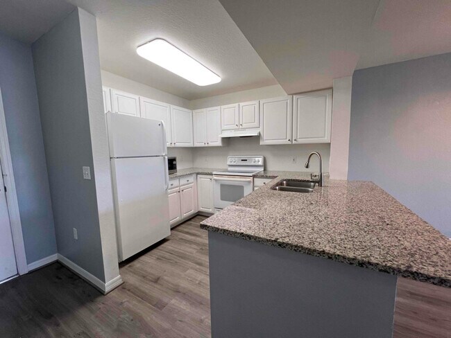 Foto del edificio - 8298 Key Royal Ln