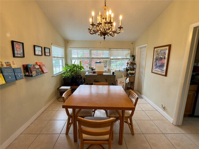 Foto del edificio - 16 Malaga Ave