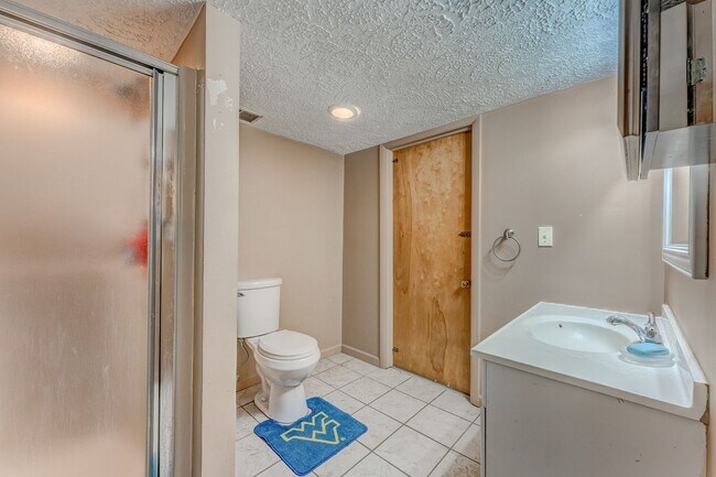 Foto del edificio - 1 Bedroom Near Downtown; includes Water/Se...