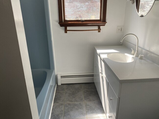 Building Photo - 19 Central St