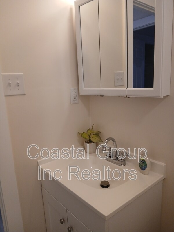 Building Photo - 220 57th St