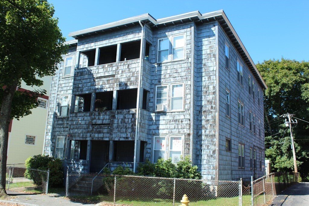 40 Abbott St Unit 3L, Worcester, MA 01602 Room for Rent in Worcester