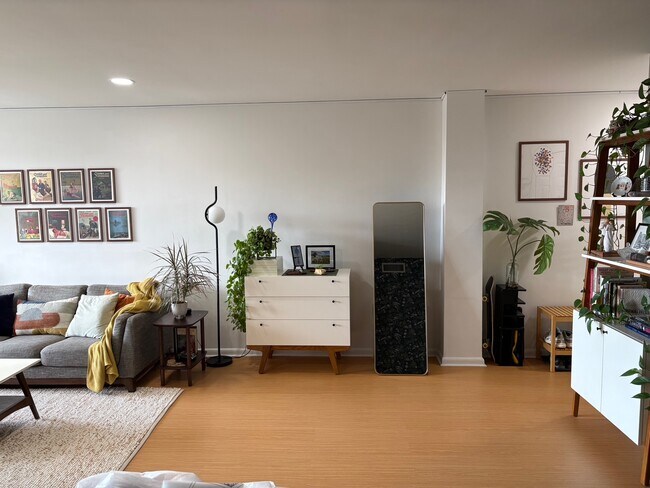 living room 2 - 4977 Battery Ln