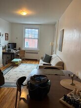 Building Photo - 215 Gladstone Ave