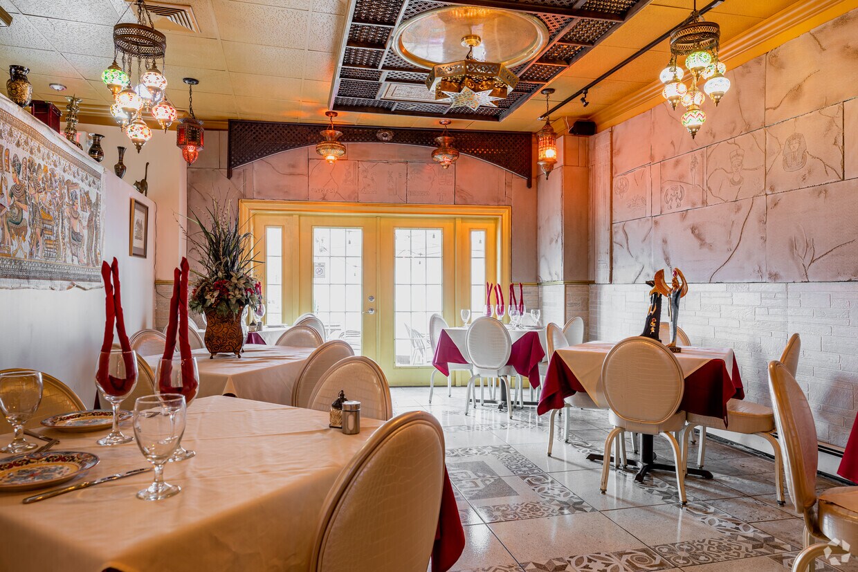 Escaparate del restaurante - 6 W Main St