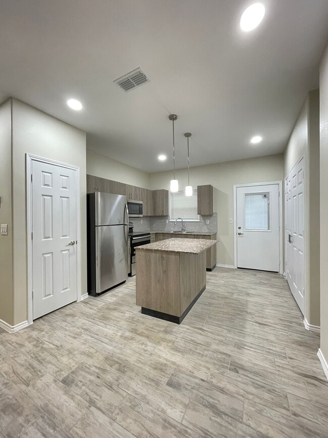 Building Photo - 5201 N Winona Dr