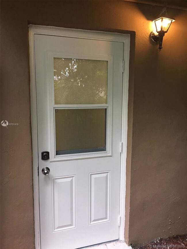 Foto del edificio - 324 SW 23rd Ave