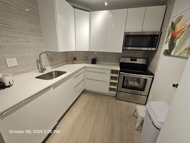 Foto del edificio - 300 Bayview Dr