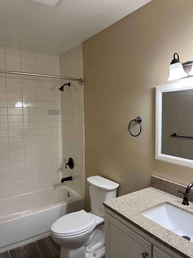 Foto del edificio - 1006 Lake Ave