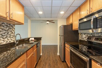 Building Photo - Views of Naperville