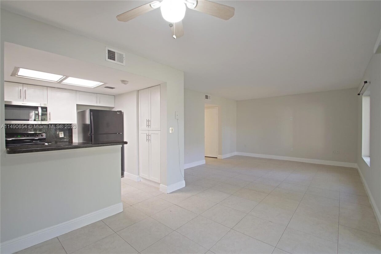 3227 Coral Lake Dr Unit 322, Coral Springs, FL 33065 Condo for Rent
