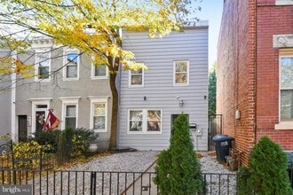 Building Photo - 470 Ridge St NW