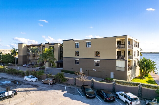 Building Photo - Harbor Club Condominiums