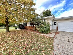 Building Photo - 1745 Dawes Ct SE