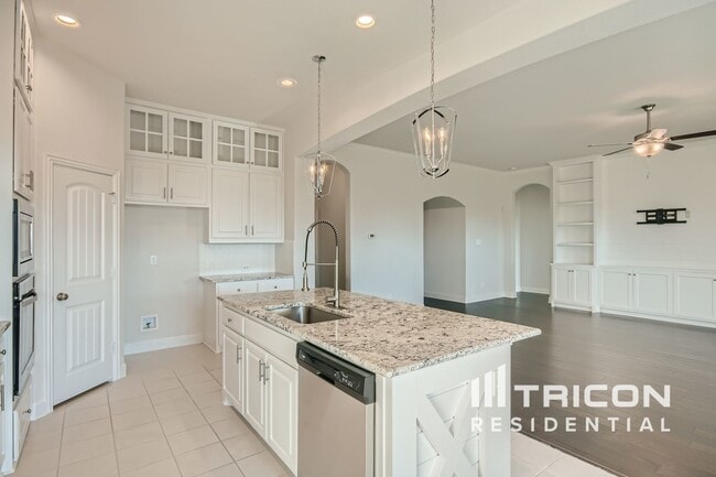 Building Photo - 334 S Hill Dr