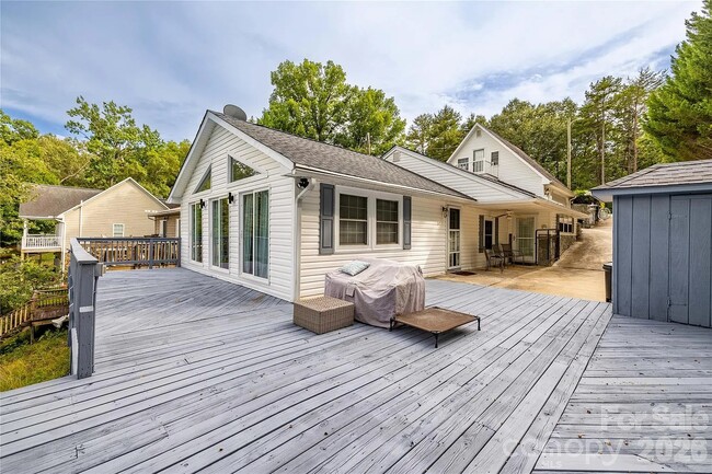 Building Photo - 138 Strand Dr