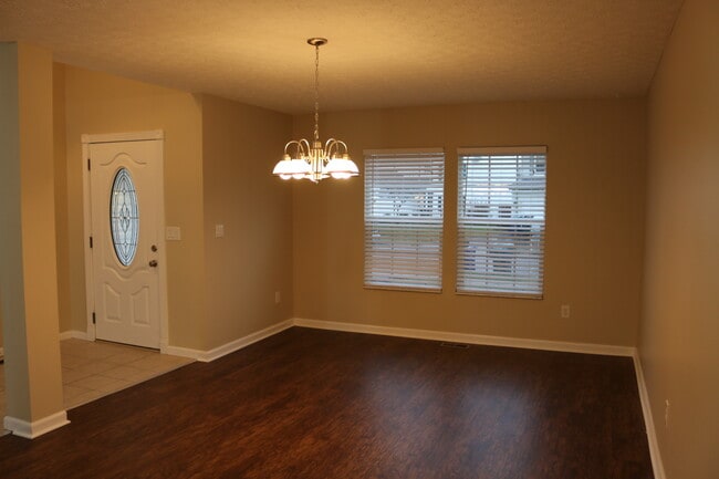 Building Photo - 4024 Walnut Crossing Dr