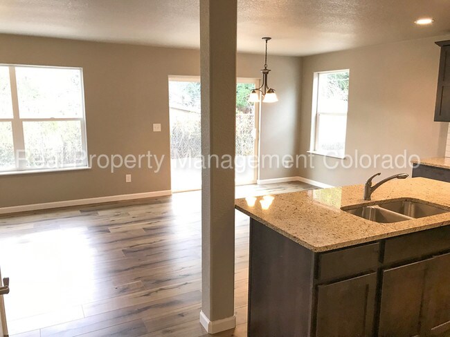 Foto del edificio - Brand New 3 Bed, 2.5 Bath Duplex