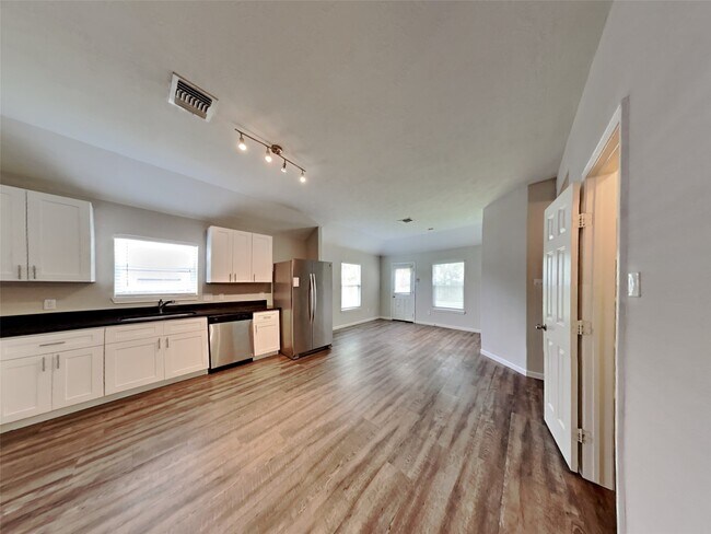 Foto del edificio - 18347 Austin Oak Ln