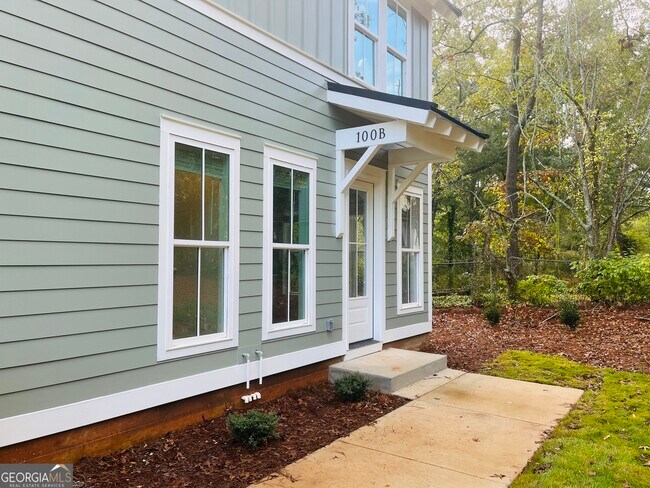 Foto del edificio - 100 Gardenia Ln