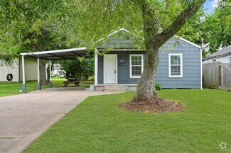 Building Photo - 810 15th Ave N