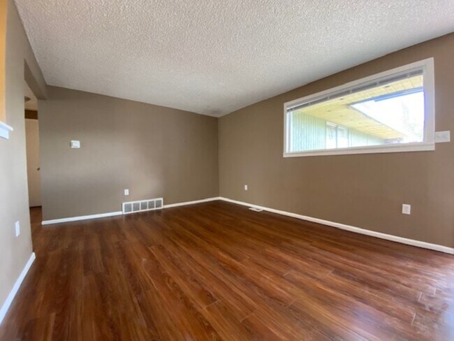 Building Photo - 1408 E Olympic Ave