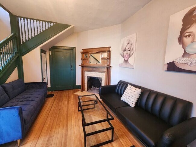 Foto del edificio - XL 1 bed 1 bath apartment downtown