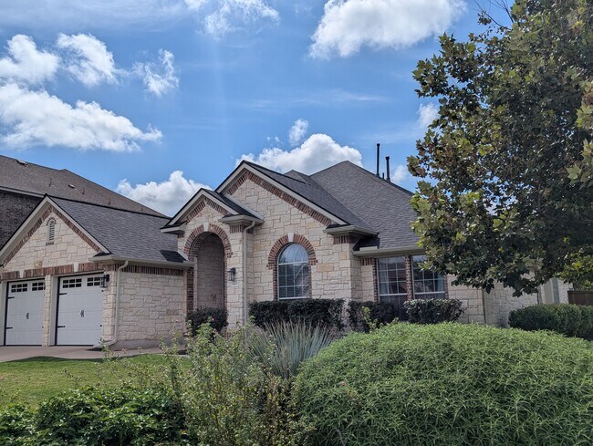 Foto del edificio - 5600 Medicine Creek Dr