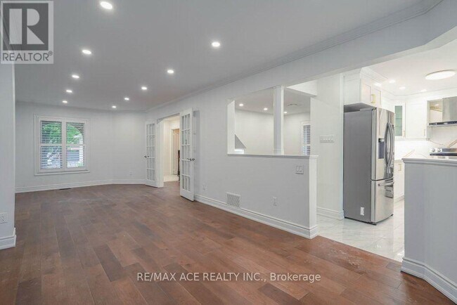 Building Photo - 168 Roxbury St