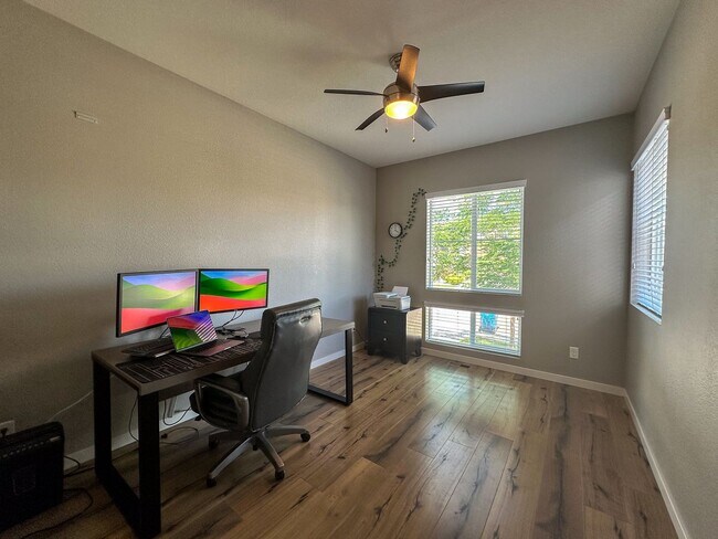 Foto del edificio - Upgraded 3-Bedroom home in Stepping Stone