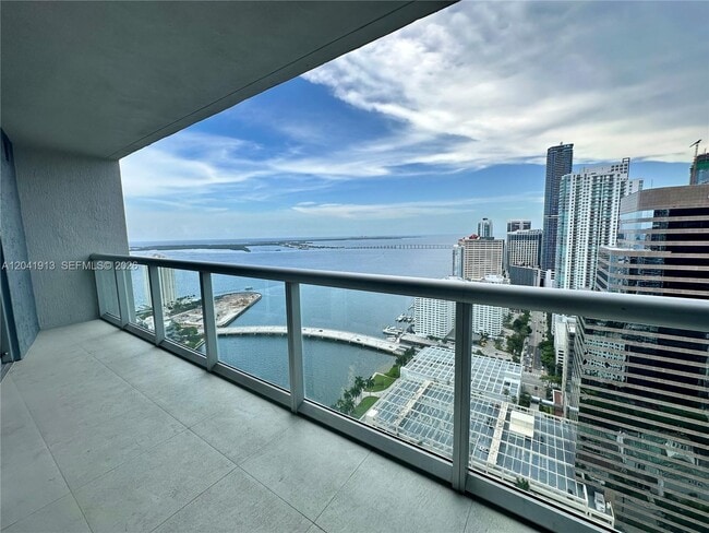 Building Photo - 495 Brickell Ave