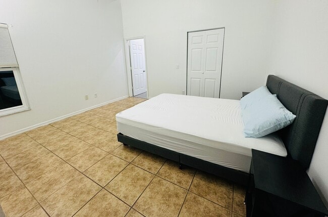 Habitación principal privada - 536 Cheshire Way