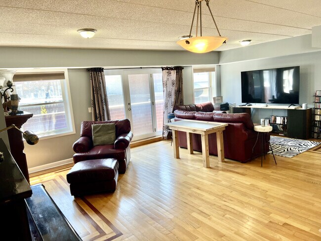 Foto del edificio - 5362 W Lawrence Ave