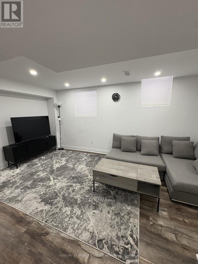 Photo du bâtiment - 23 Knotty Pine Ave