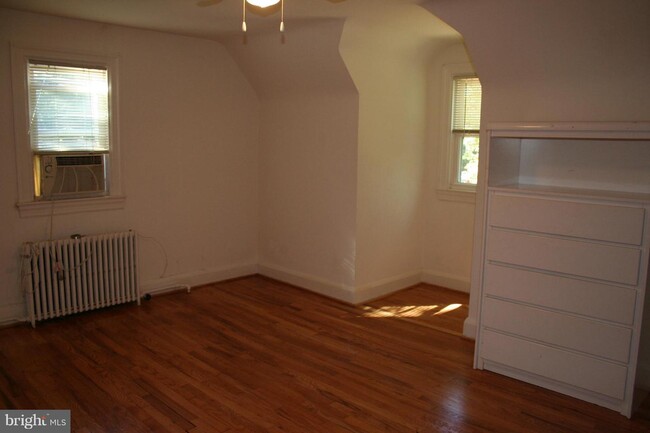 Building Photo - 6707 Sherwood Rd