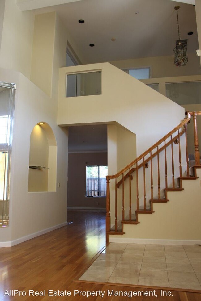 Building Photo - 4 br, 2.5 bath House - 5145 Seaside Court