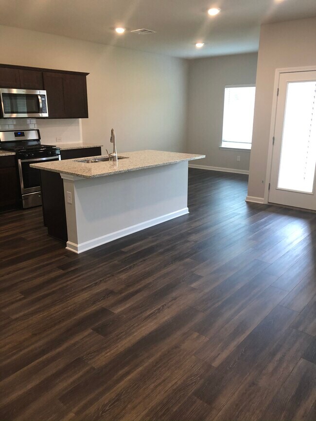 Building Photo - 21403 W Grove Dr
