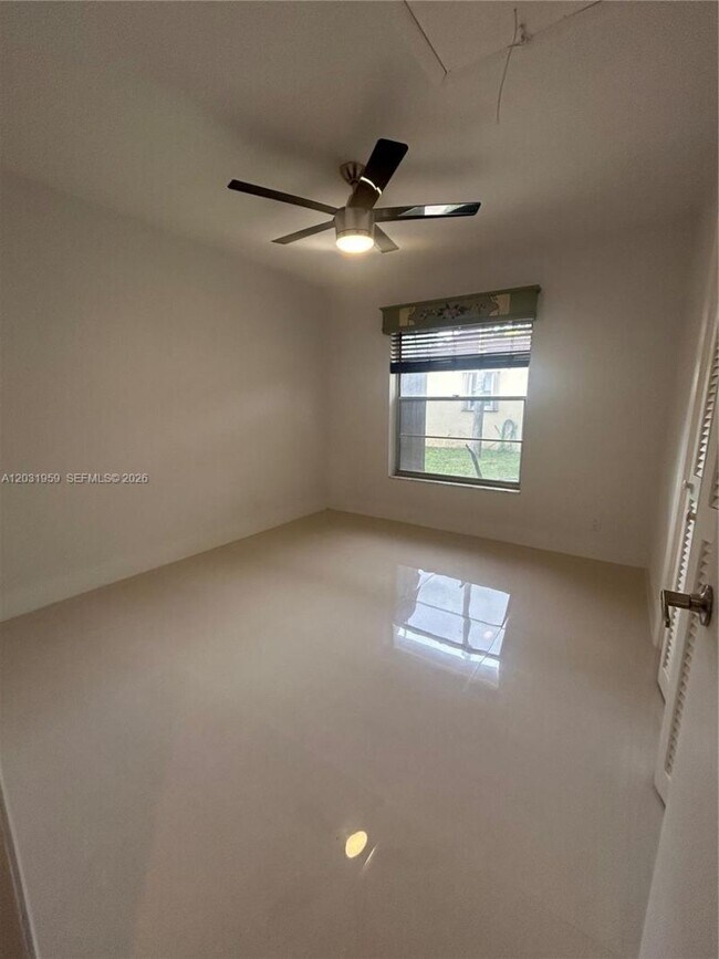 Building Photo - 322 Briarwood Cir
