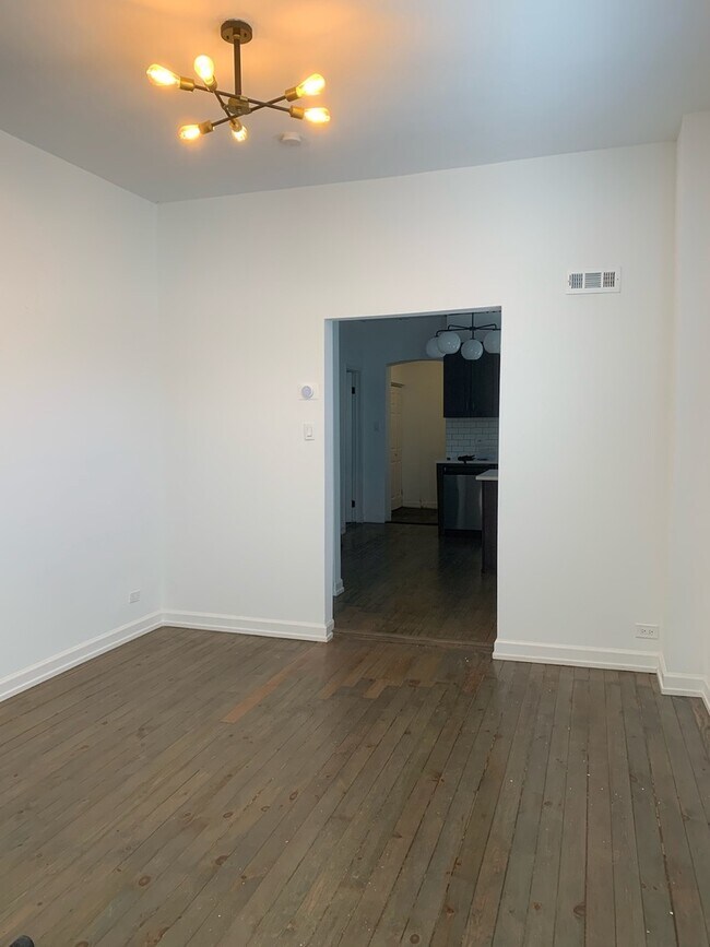 Foto del edificio - 1401 N Oakley Blvd