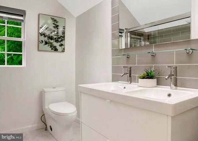 Foto del edificio - 6703 Oak Dr