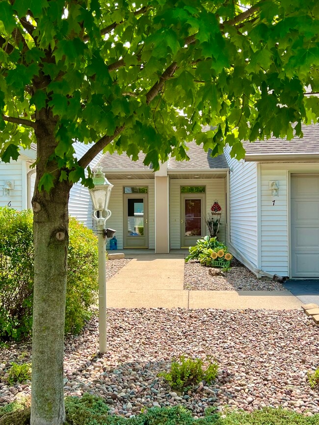 Foto del edificio - 2807 Lakeshore Dr